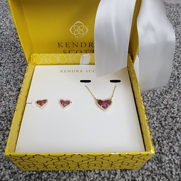 NWT! Kendra Scott Heart Gift Set - Picture 4 of 6